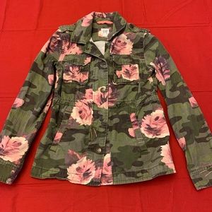 Gap girls cotton “Jean like” jacket - camouflage with pink flower LARGE